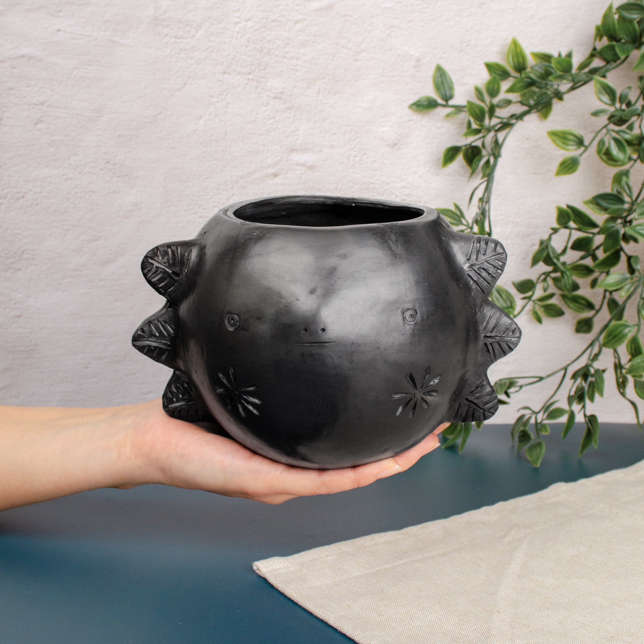 Barro Negro Axolotl Planter - Image 2