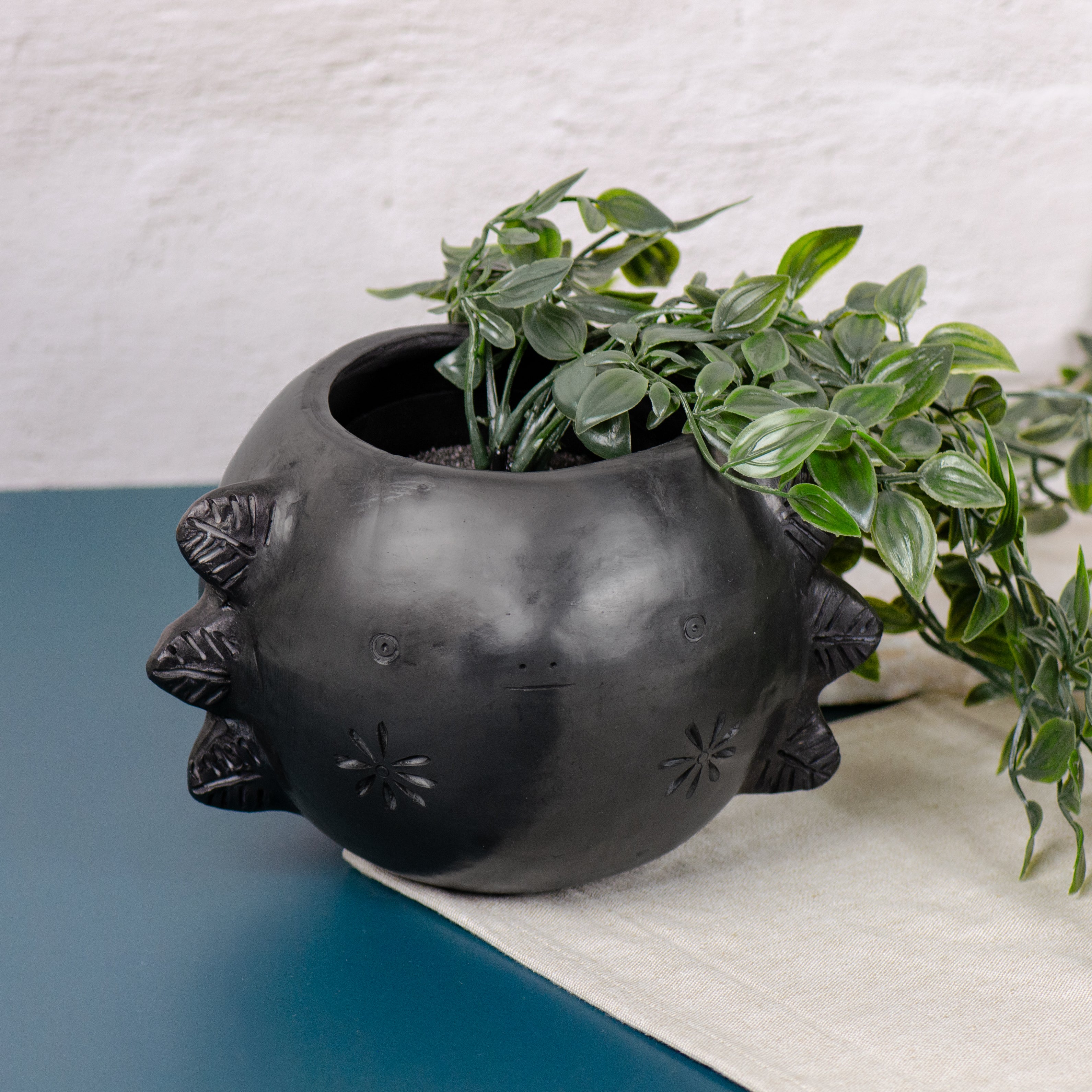 Barro Negro Axolotl Planter - Image 3