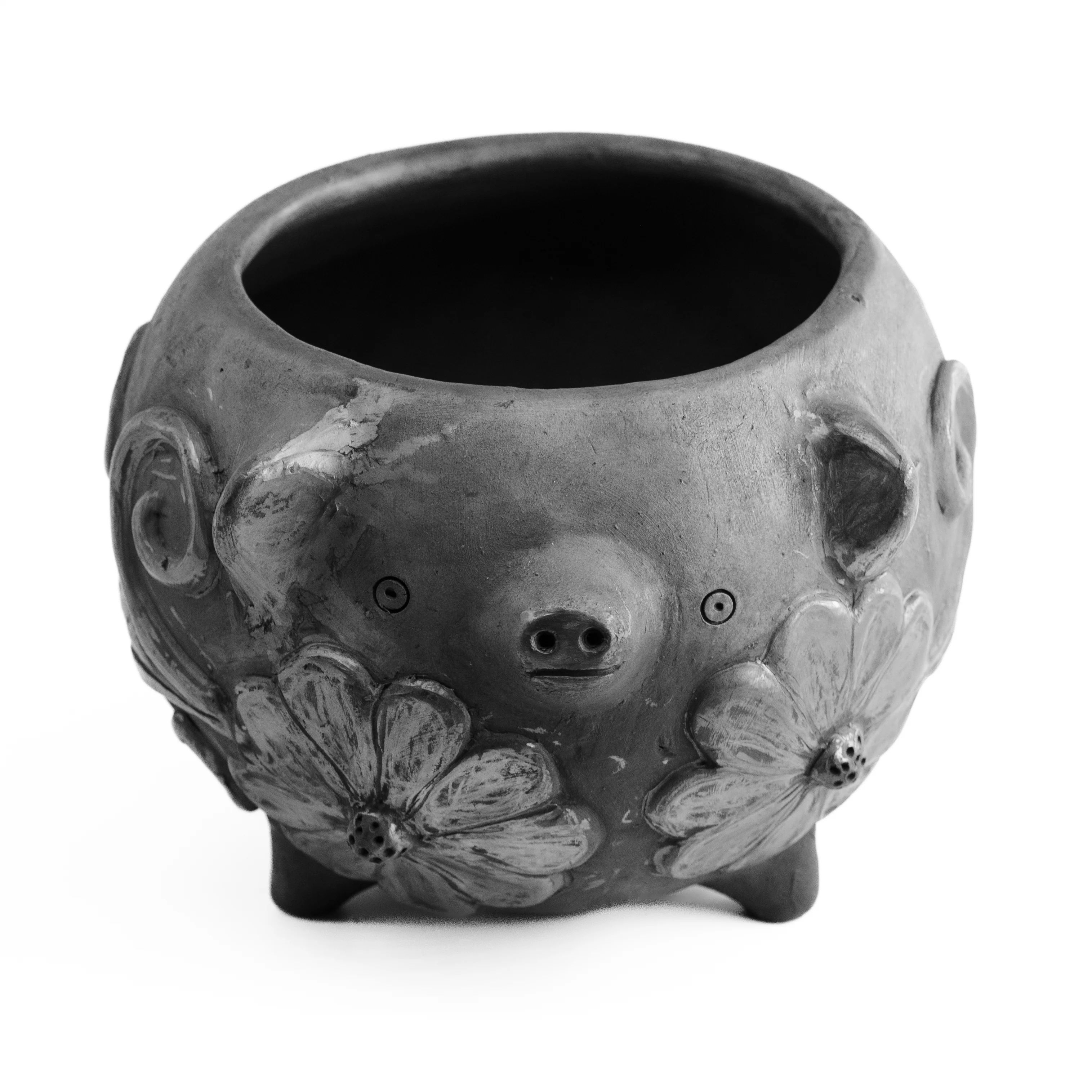 Barro Negro Cochinito Planter with Flowers - Image 4