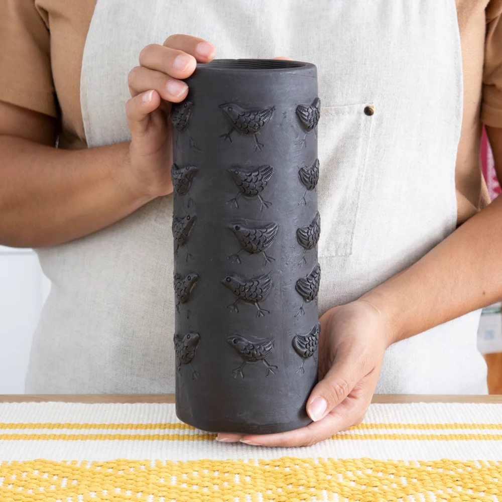 Barro Negro Gallina Vase - Image 2