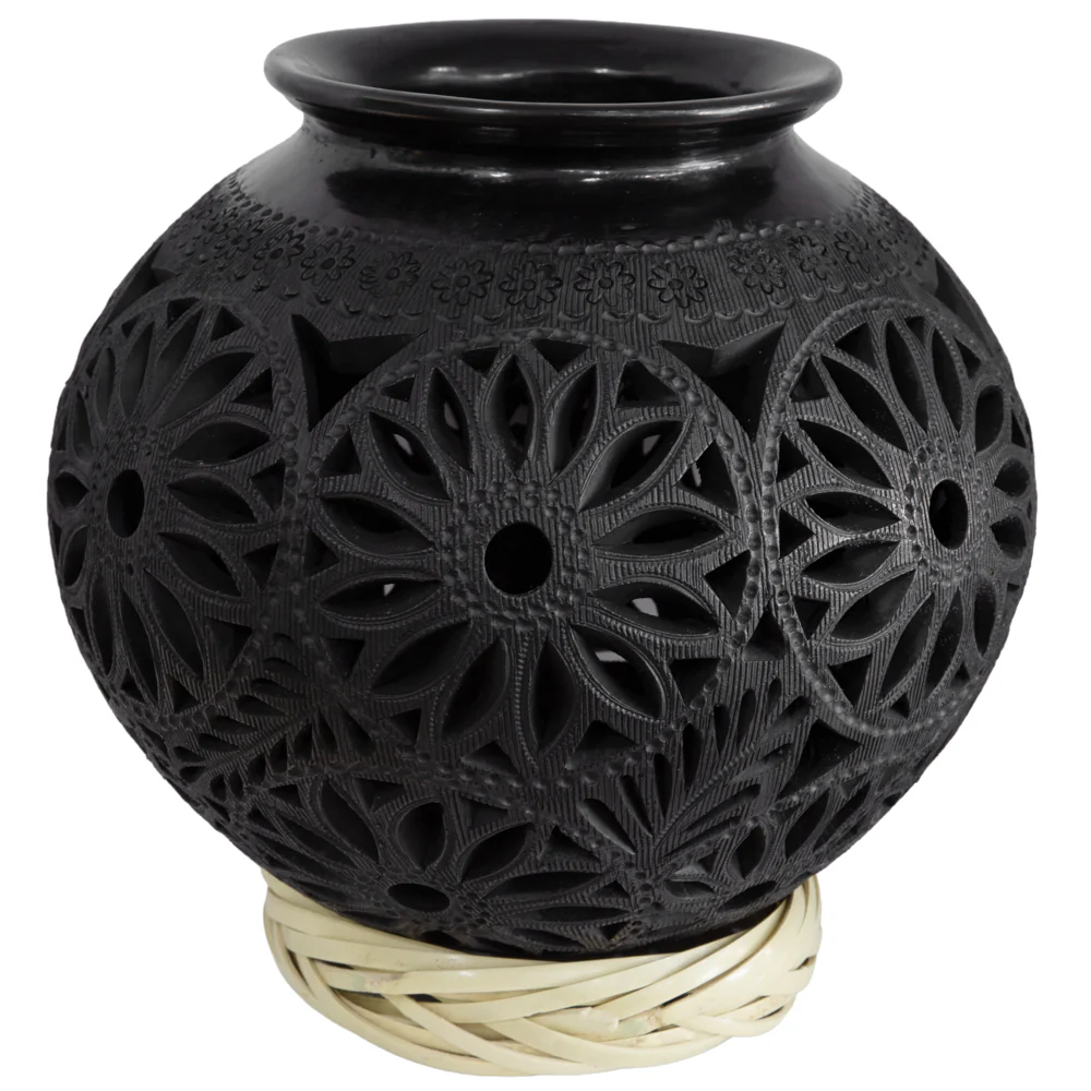 Barro Negro Traditional Lattice Decorative Vase - Image 8
