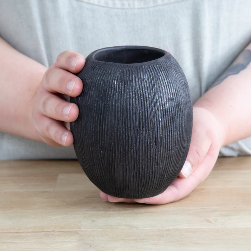 Barro Negro Zurcos Small Vase - Image 2