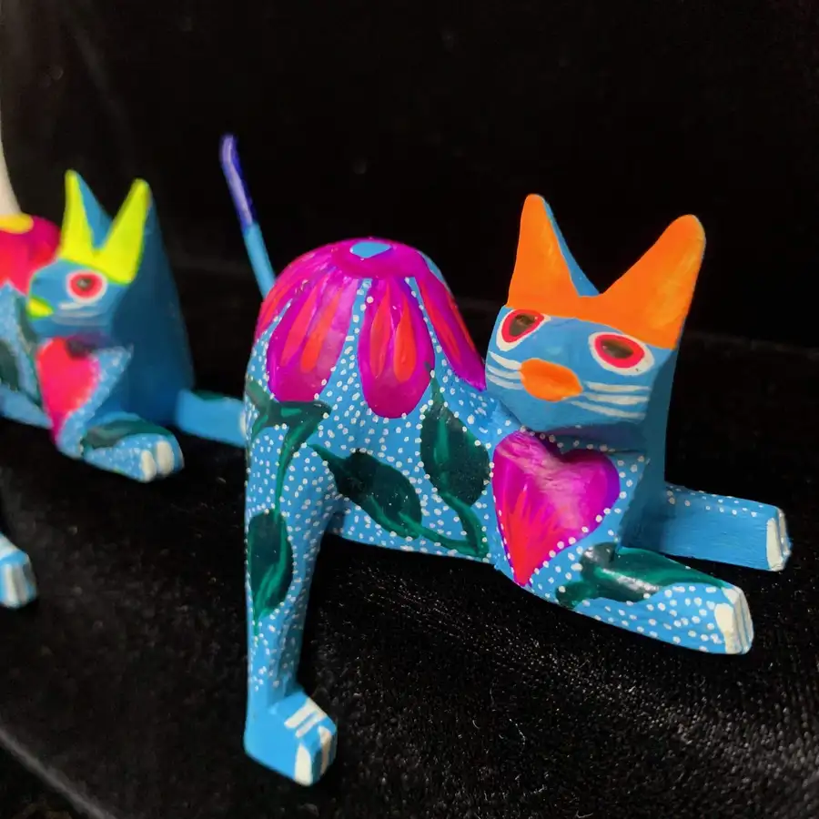 Hand Painted and Carved Hanging Cat Wooden Figurine Alebrije - Image 8