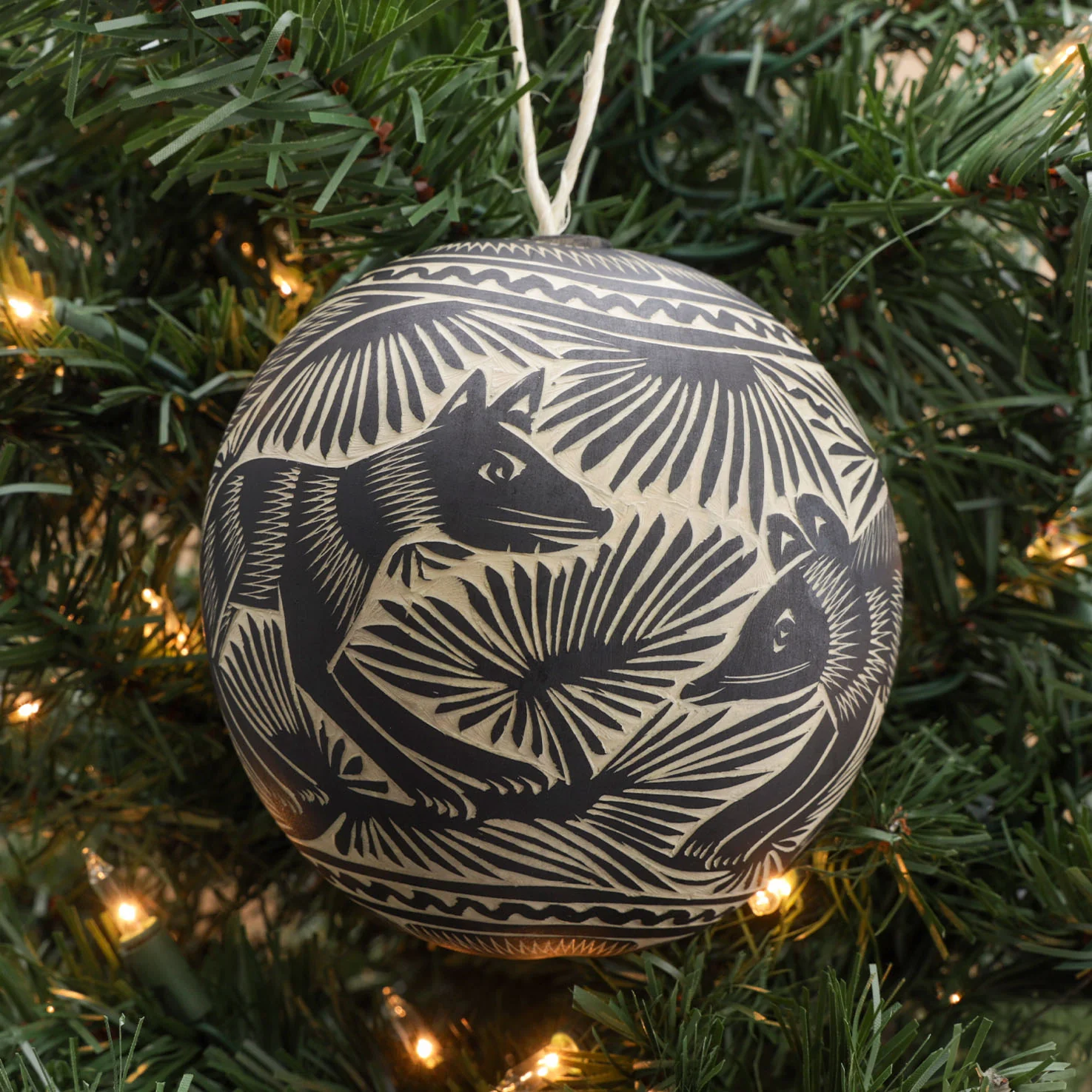 Jícara Natural Hand-Carved Round Christmas Ornament - Image 12