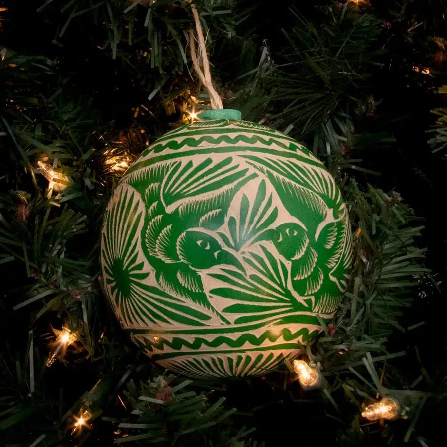 Jícara Natural Hand-Carved Round Christmas Ornament - Image 9