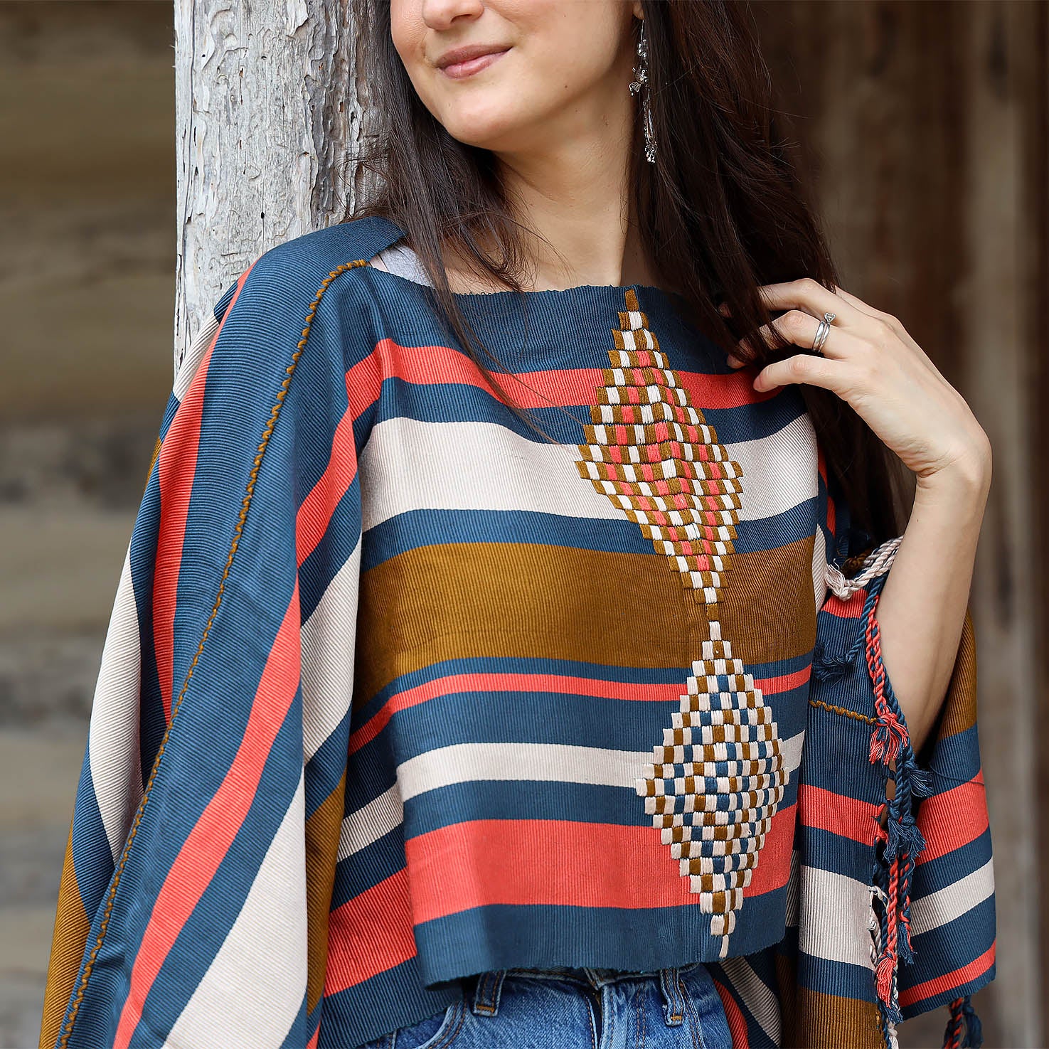 Oxchuc Lines and Rhombus Poncho - Image 8