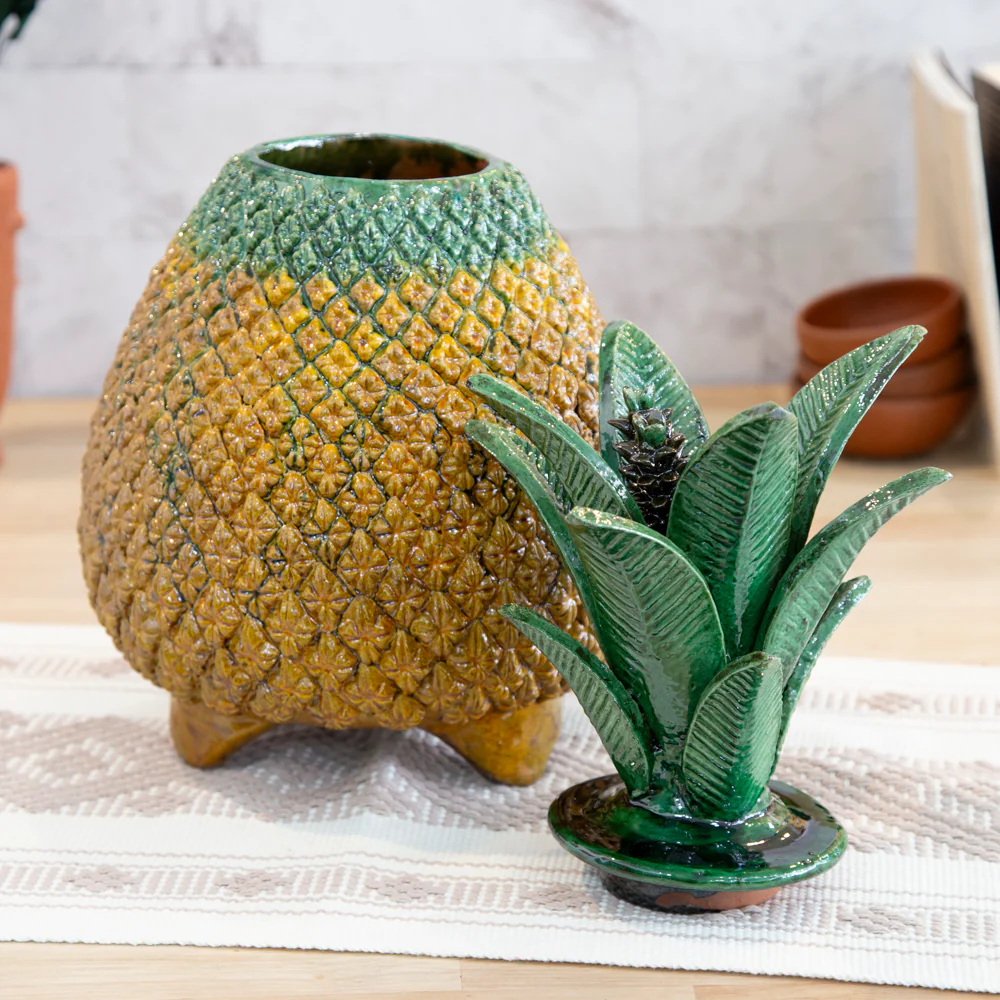 Piña Real 19" Decorative Pineapple Sculpture - Image 4