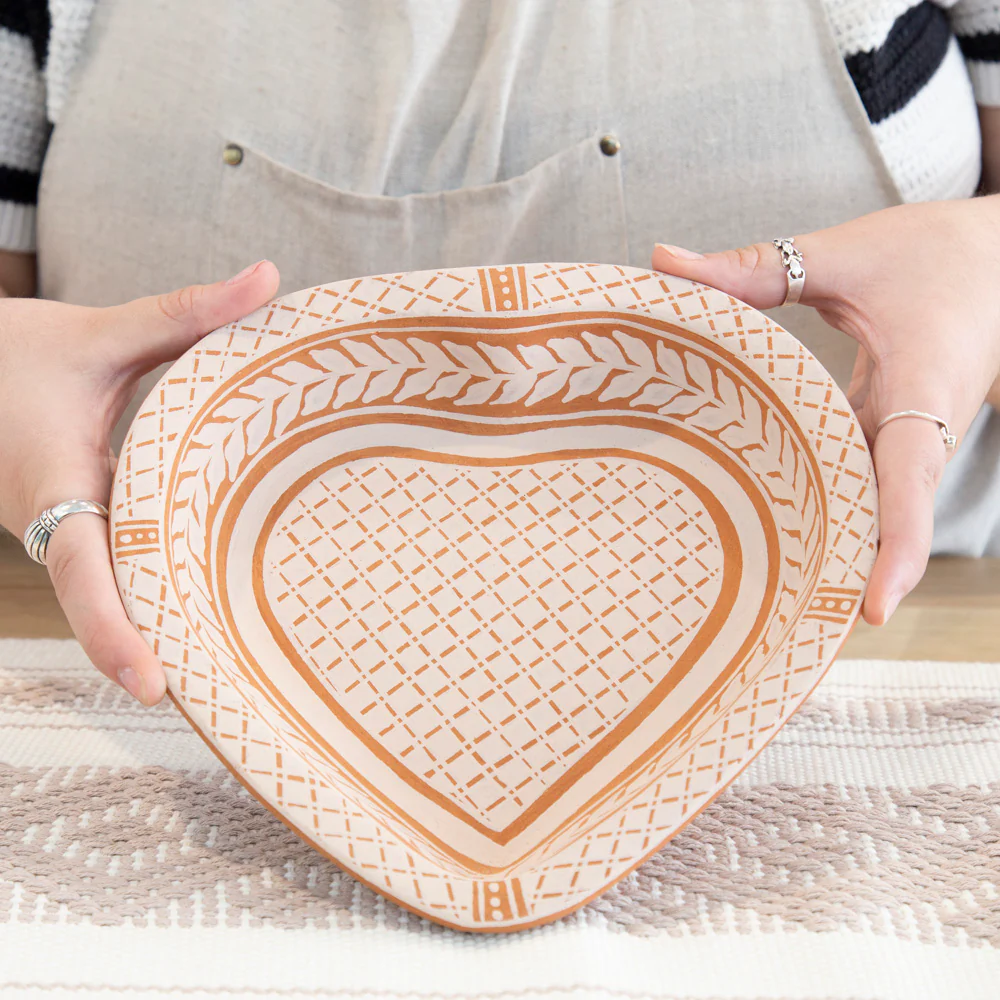 Traditional Patamban Hand-Painted Heart Plate - Image 2