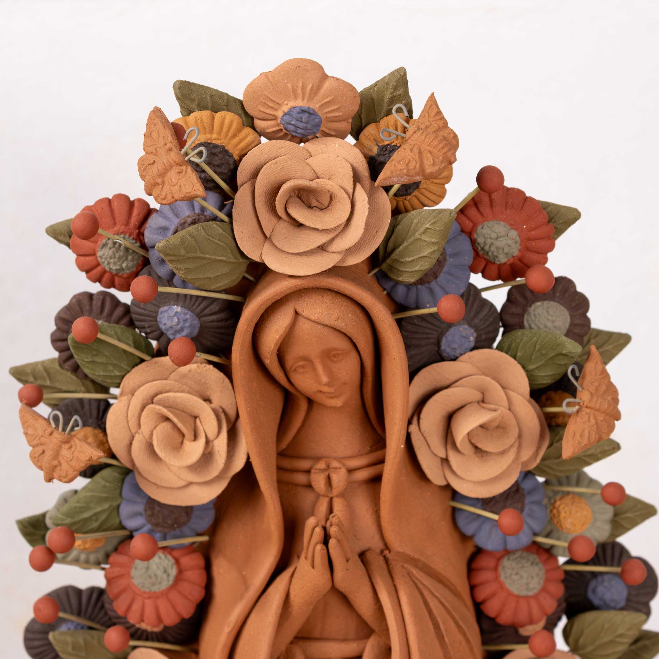 Virgen de Guadalupe Barro Pigmentado Clay Sculpture - Image 10