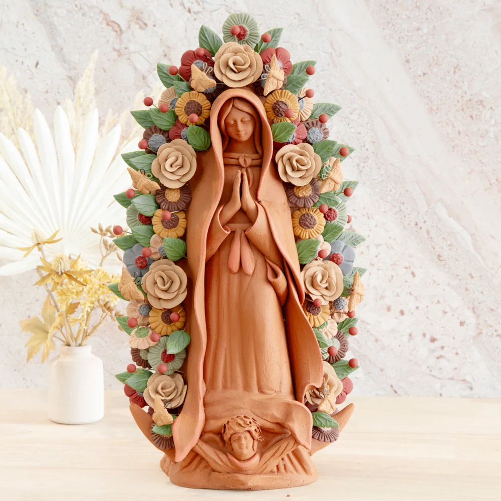 Virgen de Guadalupe Barro Pigmentado Clay Sculpture - Image 5